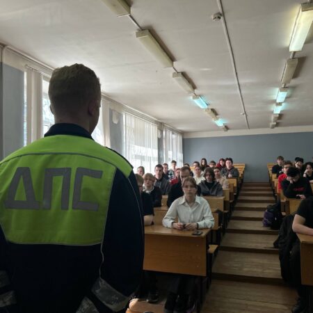 В ДРТИ прошла профилактическая беседа о безопасности на дорогах